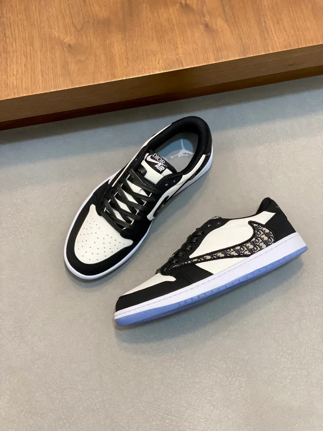 Men's shoes 💰700 [Dior-AIR] Dior co-branded model - high-end quality original single casual sports sneakers - upper: 🔝 silk calfskin, toe punching technology, tongue, brand cloth label, heel. embroidered brand logo - lining: brand canvas - outsole: original TPR·rubber·two-color molded outsole -super high quality control·fine workmanship·prominent (high-end·luxury·grade) -Size: 39-44 (38, 45, 46, can be customized)